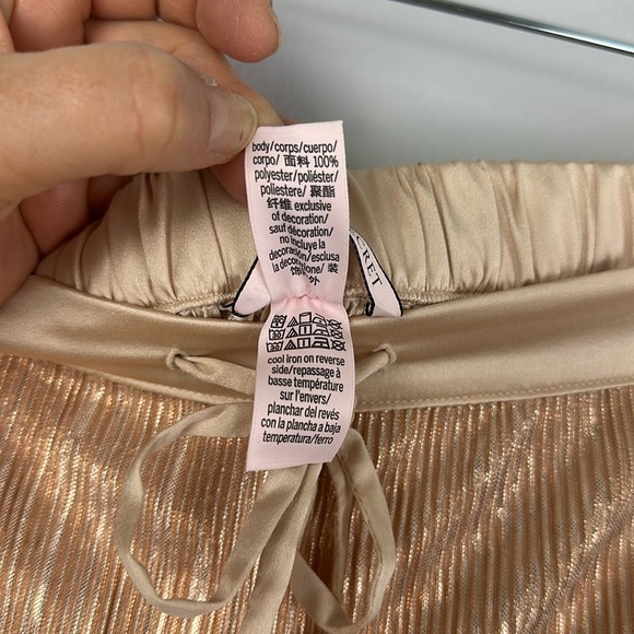 Victoria's Secret Gold Pleated Pants - Picture 15 of 16